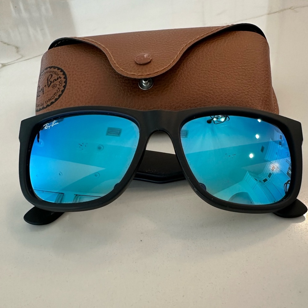 Ray-Ban Mirrored Sunglasses